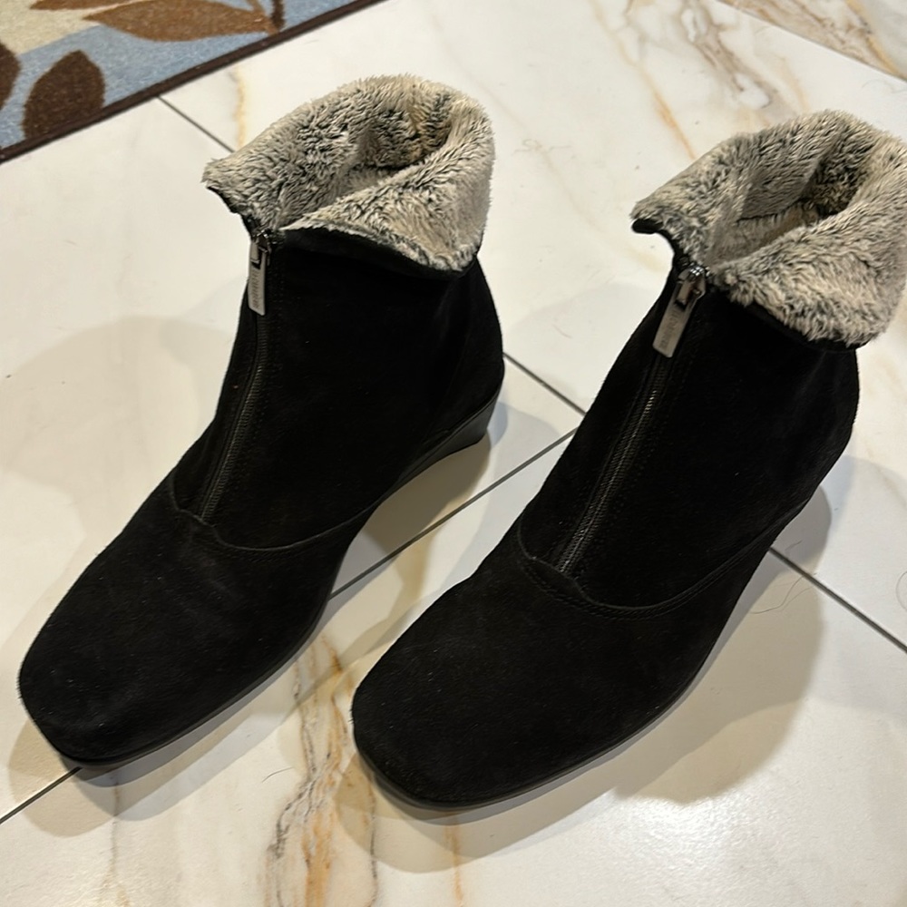 La CANADIENNE Black Suede Ankle Booties with Faux Fur Cuff